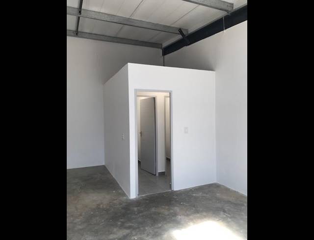 300M² WAREHOUSE TO LET IN GLEN ANIL